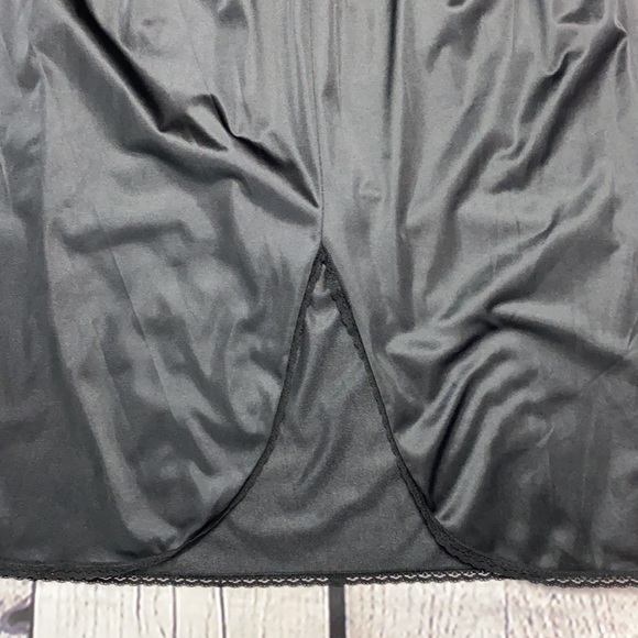 Vanity Fair Black Slip Size: Medium - Picture 14 of 16